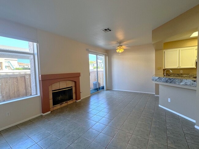 Building Photo - Beautifully Upgraded 2 Bed / 2.5 Bath Townhome in Tristan Community – Rancho San Diego