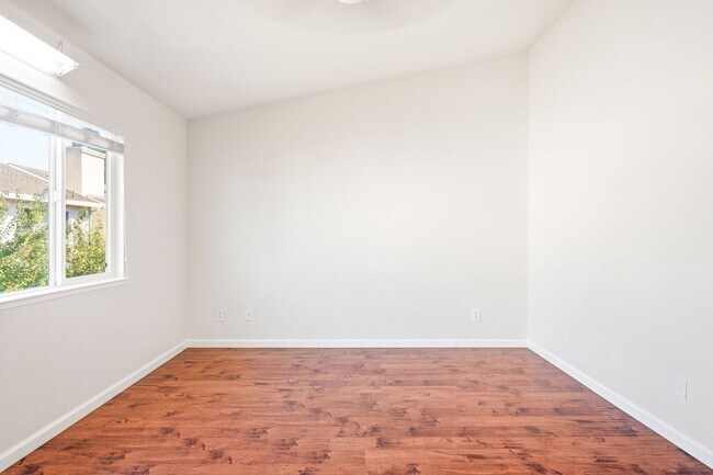 Building Photo - Beautiful single 4 Bed, 2.5 Bath Family Home in Quiet Neighborhood!