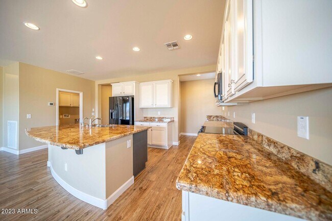 Building Photo - 3705 Ridgeview Ter