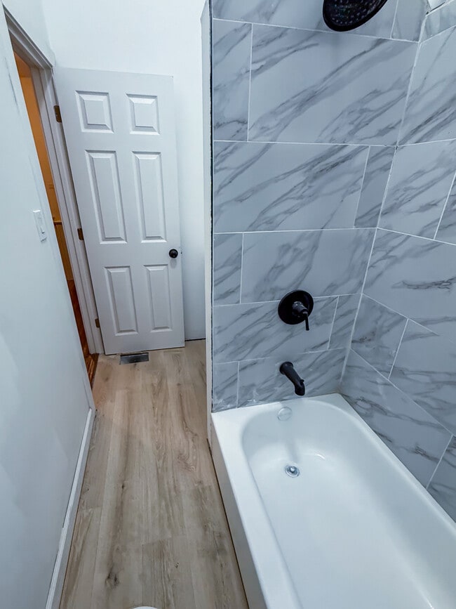 Building Photo - 8714 S Commercial Ave