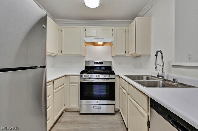 Building Photo - 350 S Durango Dr