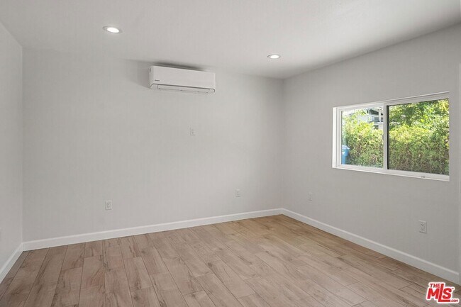 Building Photo - 2231 Laverna Ave