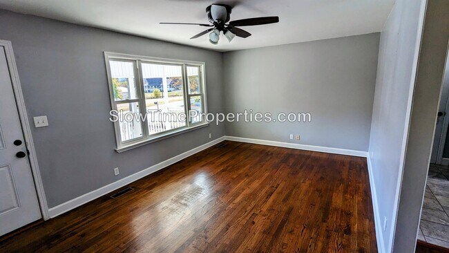 Building Photo - 31 Myrtle Ave