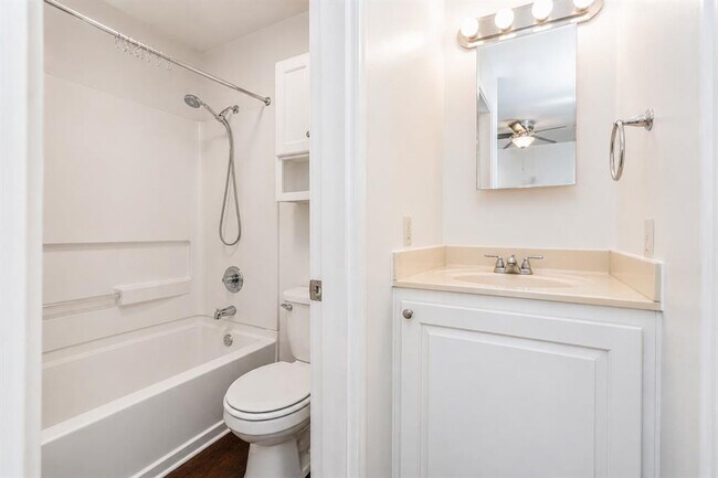 Building Photo - 5608 Cougar Dr