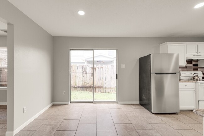 Building Photo - 8818 Iron Springs Dr