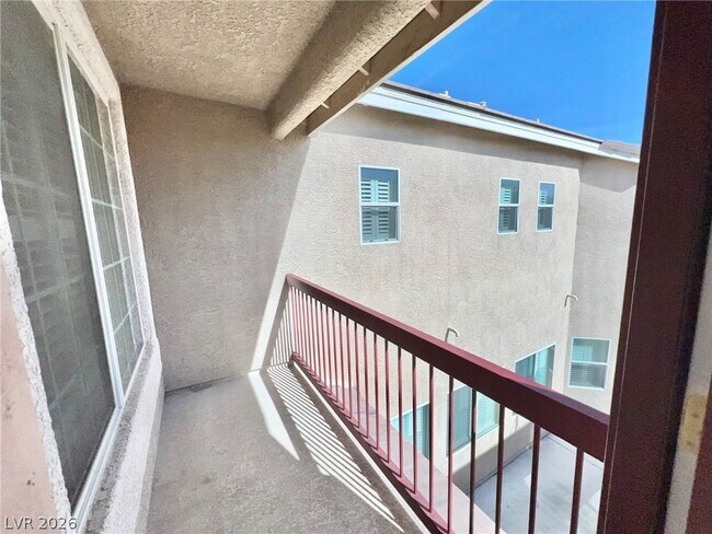 Building Photo - 5014 Tunnel Falls Dr