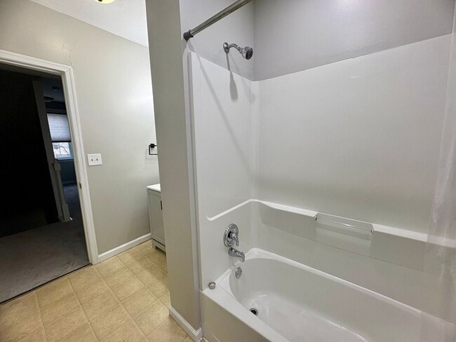 Building Photo - 3 Bedroom 2 Bathroom in York!