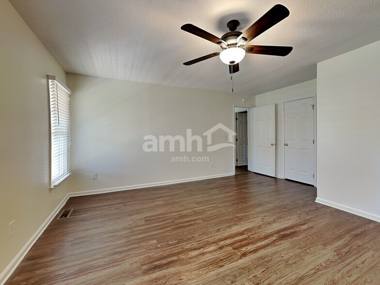 Building Photo - 272 Twin Creeks Rd