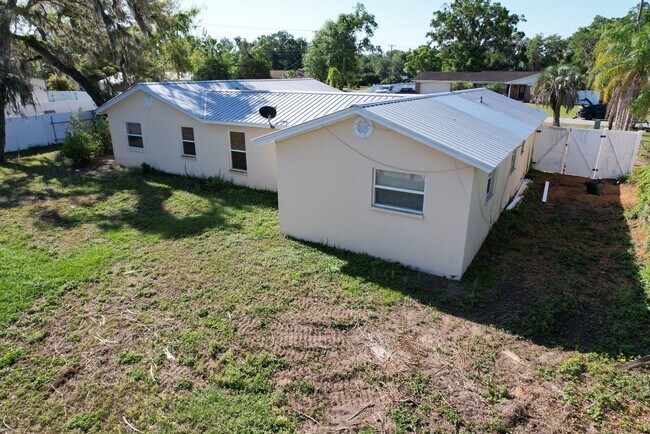 Building Photo - 3 Bedroom - 2 Bath - 2 Car Garage - Fenced Yard
