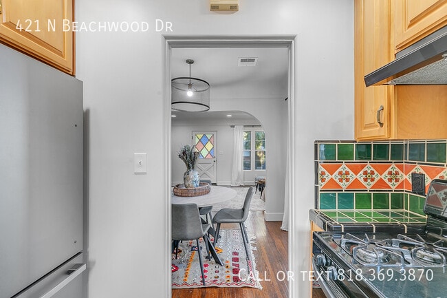 Building Photo - 421 N Beachwood Dr