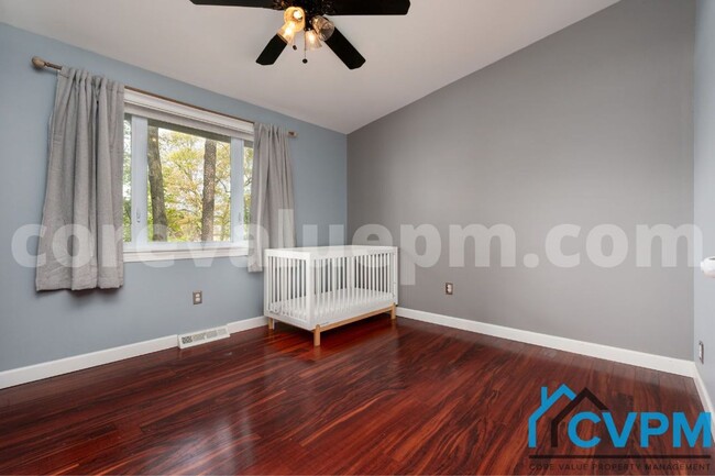 Building Photo - 7425 Hickory Ln