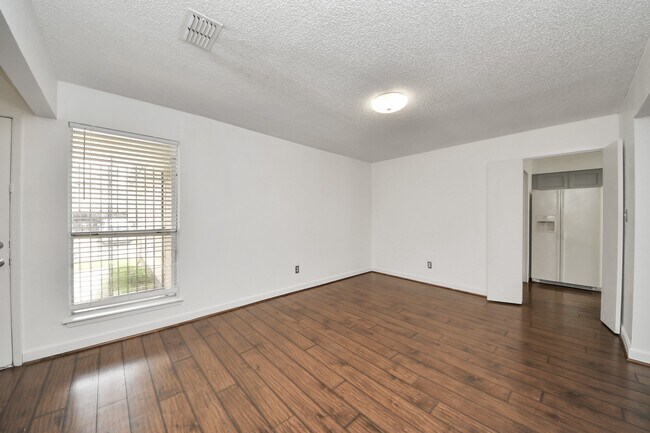 Building Photo - 6230 Grandvale Dr