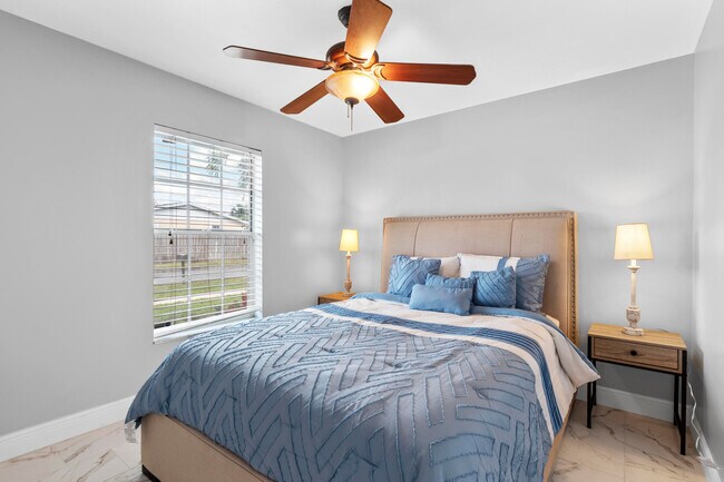 Building Photo - 812 NW 6th Ave