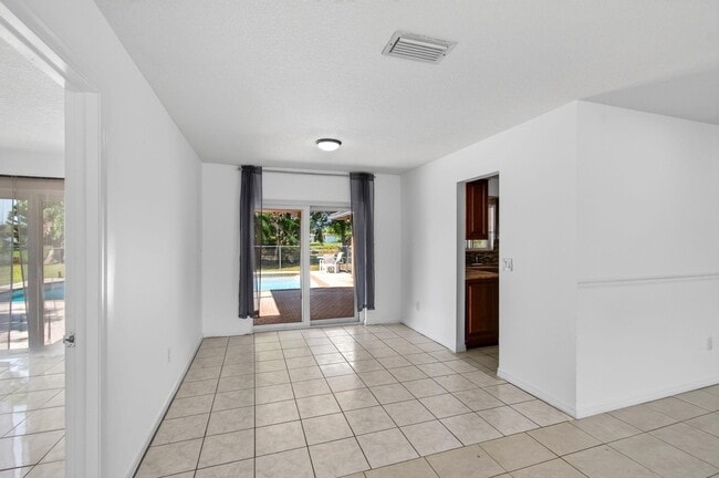 Building Photo - 4760 Bison St