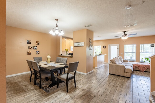 Building Photo - 9859 Tivoli Villa Dr