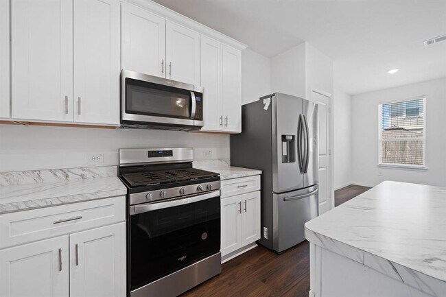 Building Photo - 25849 Hedgerow Dr