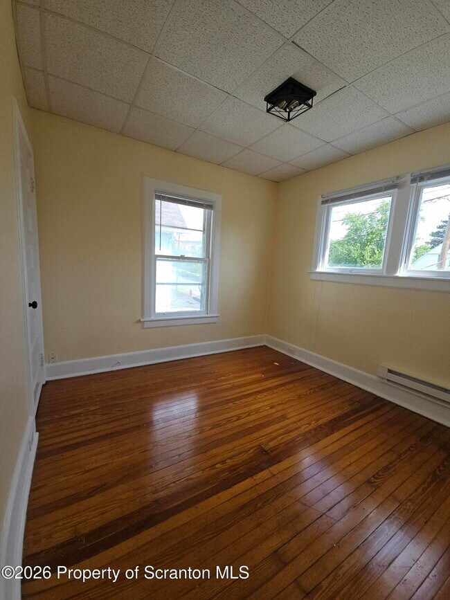 Building Photo - 1327 Oram St