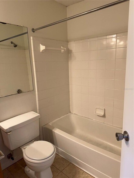 Building Photo - 2516 Grassy Point Dr