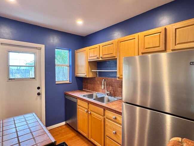 Building Photo - 3012 Glenwood Rd