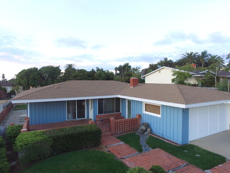 Building Photo - 1136 Larkspur Ln