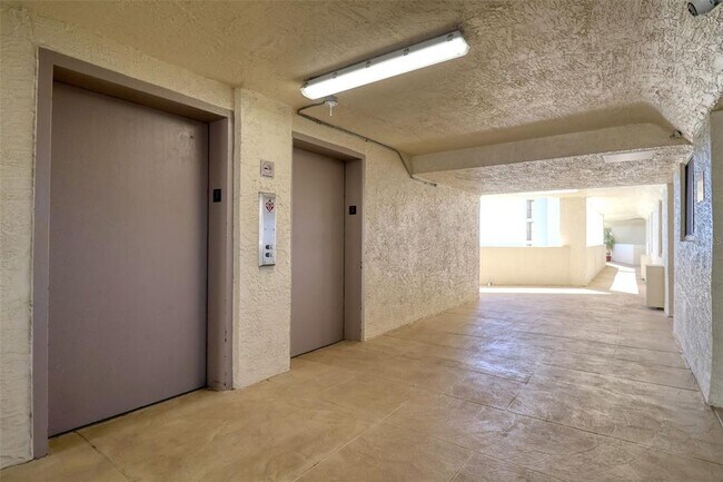 Building Photo - 5915 Sea Ranch Dr