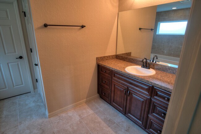 Building Photo - BRAND NEW 4/2/2 Home for Rent. Available NOW!