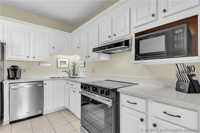 Building Photo - 2560 NW Seagrass Dr
