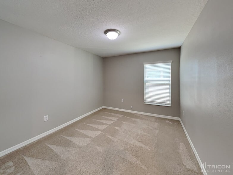 Building Photo - 9701 Sage Creek Dr