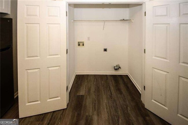Building Photo - 121 Stoneforest Dr
