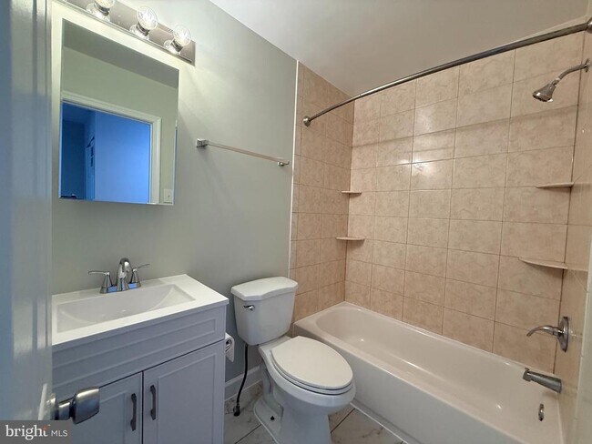 Building Photo - 47 King Henry Cir