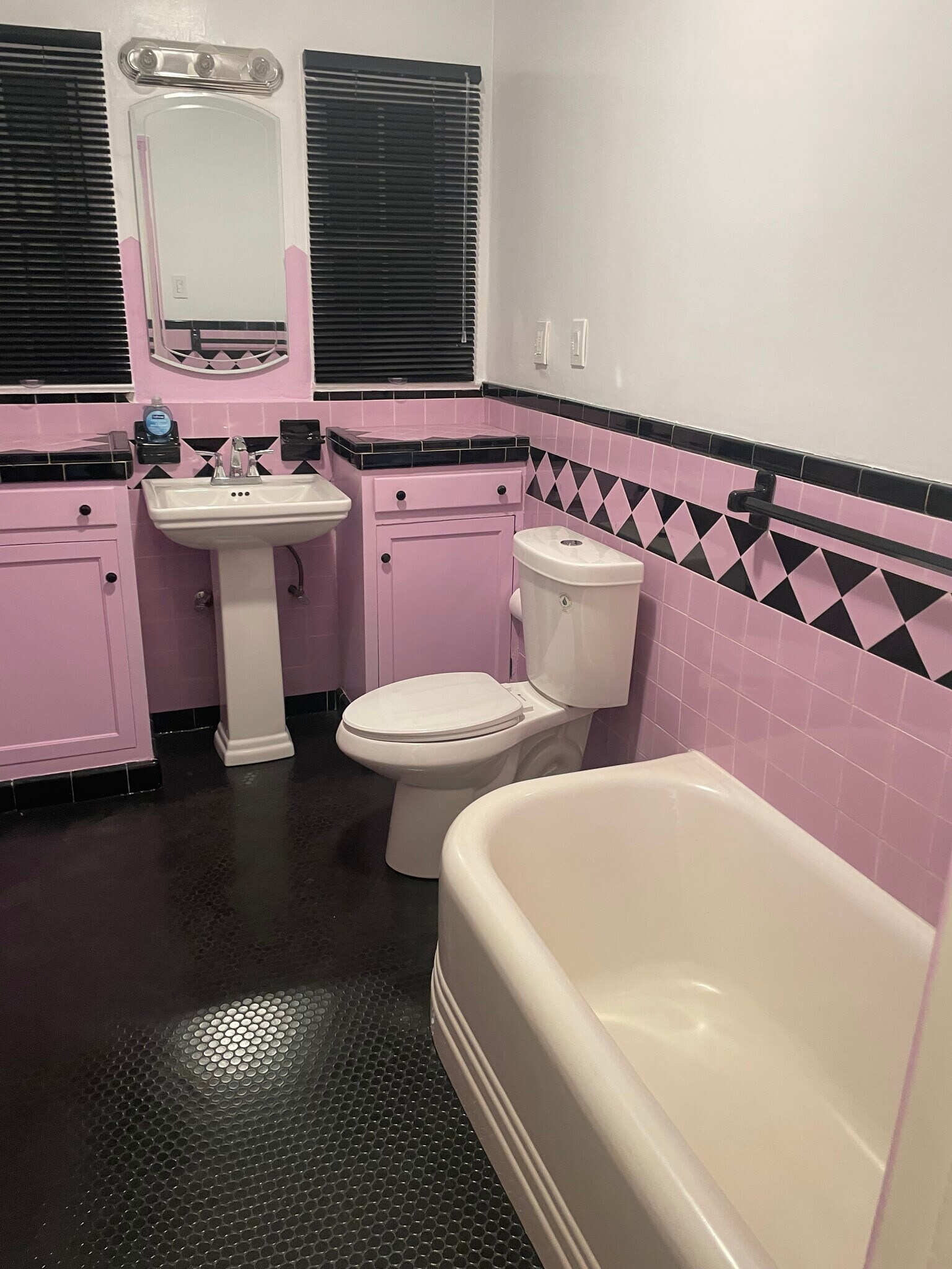 Front bathroom (1) - 1208 W 81st Pl