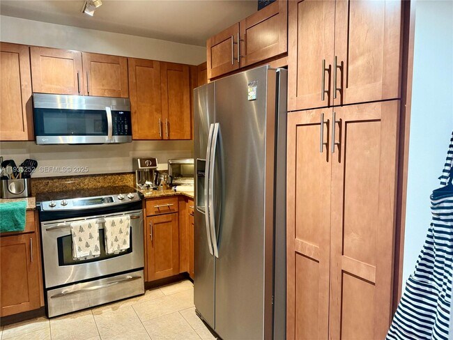 Building Photo - 8395 SW 73rd Ave