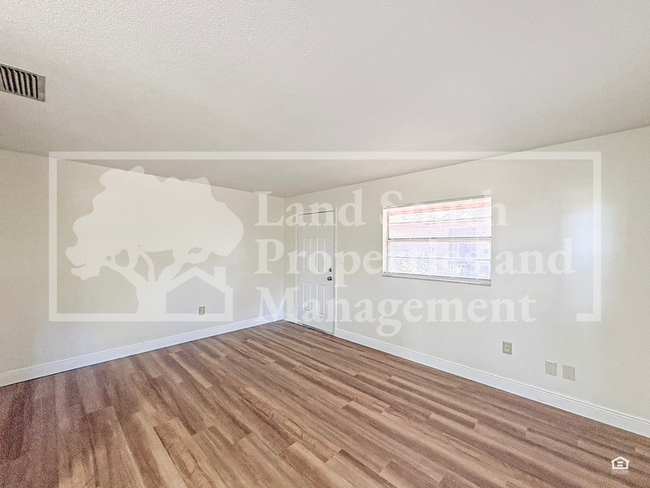 Building Photo - 1511 1/2 S. Dakota Avenue