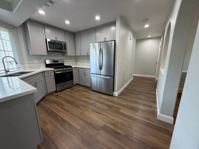Building Photo - 8267 Moorhaven Way