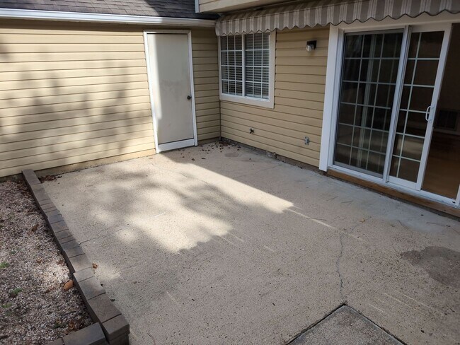 Building Photo - 725 Oleander Cir