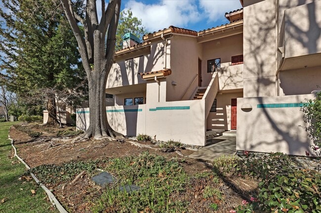 Building Photo - 10252 Danube Dr