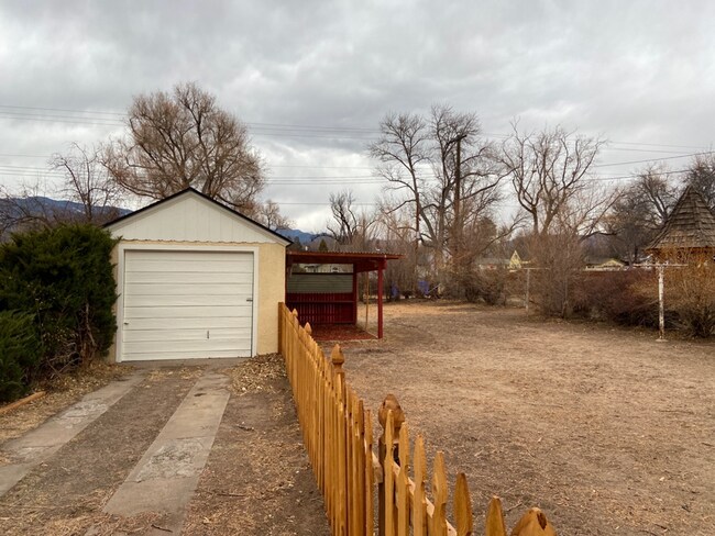 Building Photo - Stunning home on Sheridan