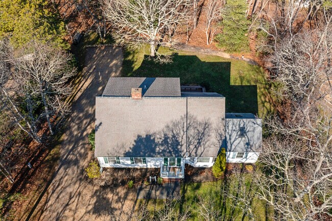 Building Photo - 13 N Meadow Ln