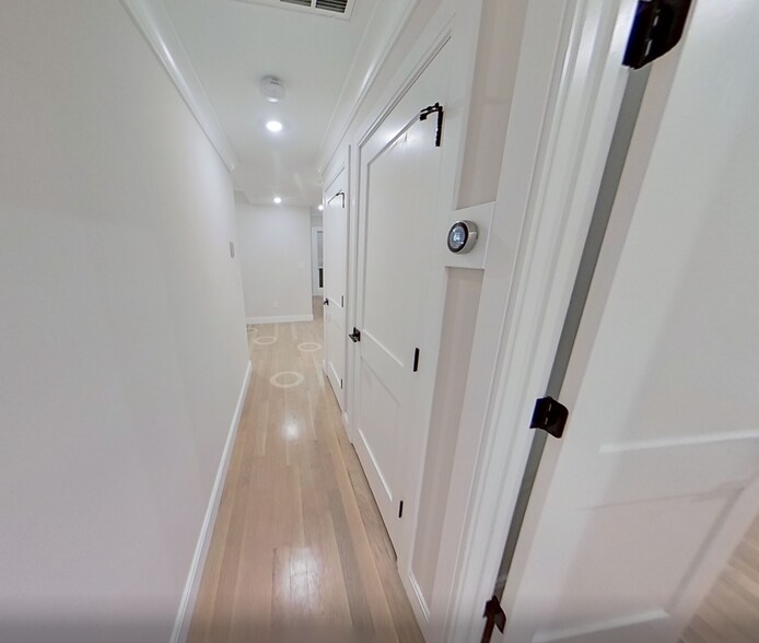 Building Photo - 132 Sutherland Rd