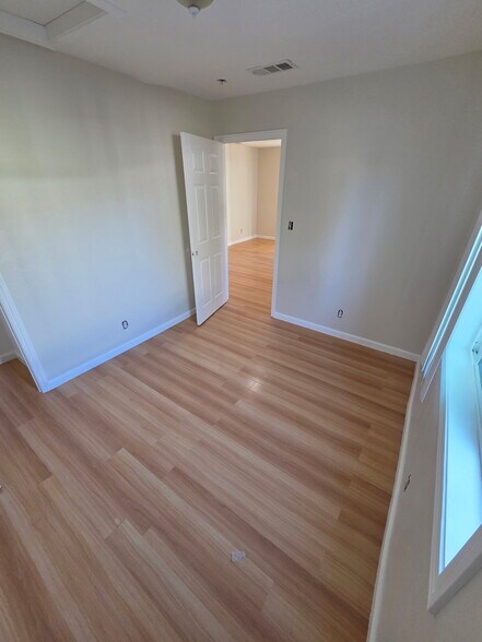 Building Photo - 3828 W 105th St