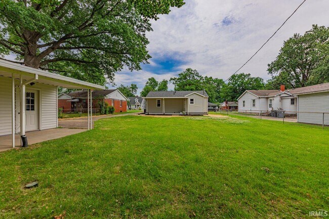Building Photo - 1628 E Blackford Ave
