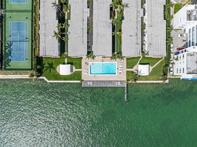 Building Photo - 1130 Venetian Way