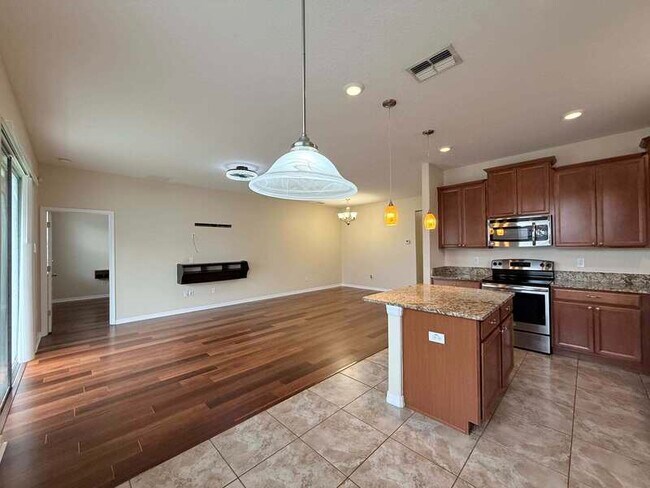 Building Photo - 930 Meadow Glade Dr