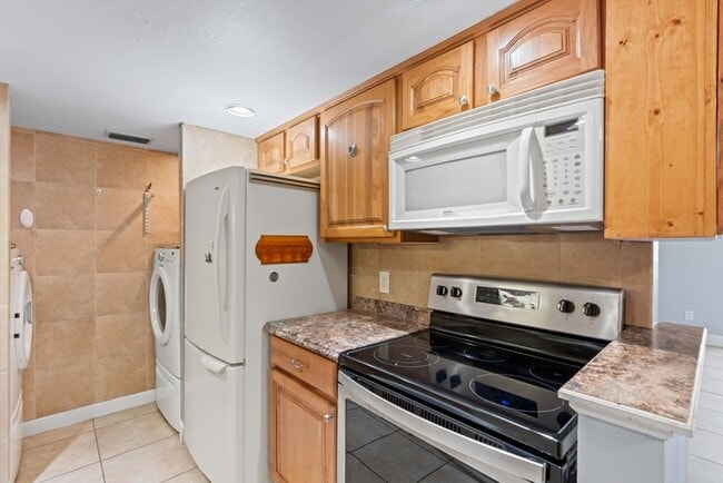 Building Photo - 3737 Loretto Rd