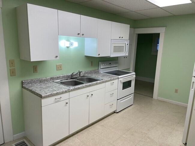 Kitchen sink, range and microwave - 661 N Washington St