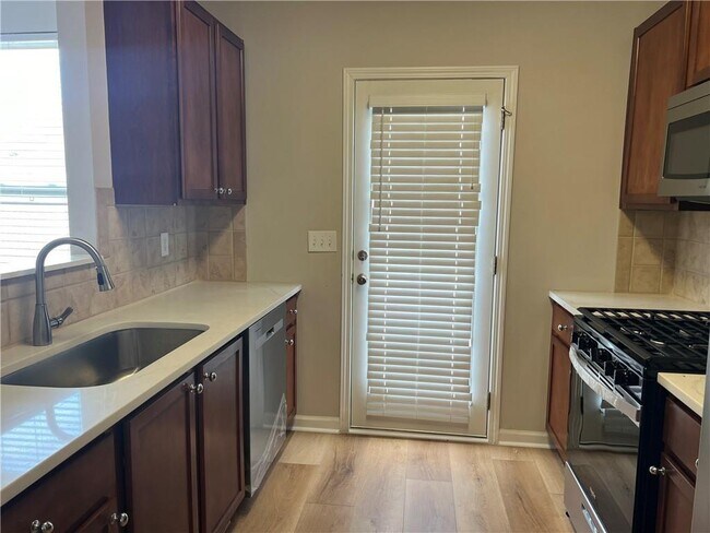 Building Photo - 6614 Splashwater Dr