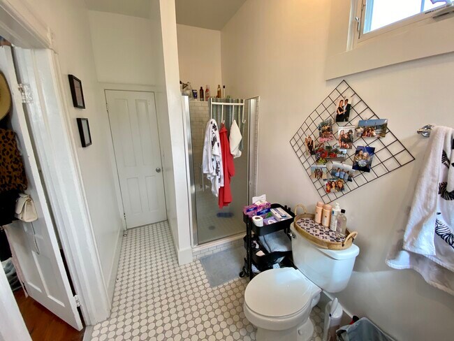 Building Photo - 79 Smith St