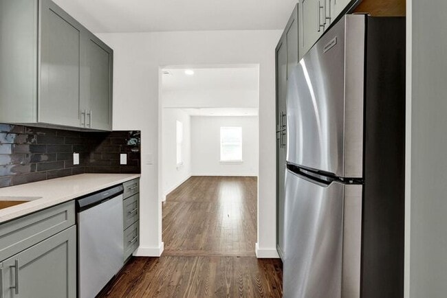 Building Photo - Charming 2 Bed / 1 Bath Home – Convenient ...