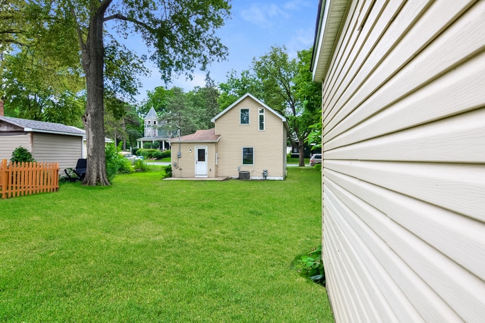 Building Photo - 123 4th Ave E