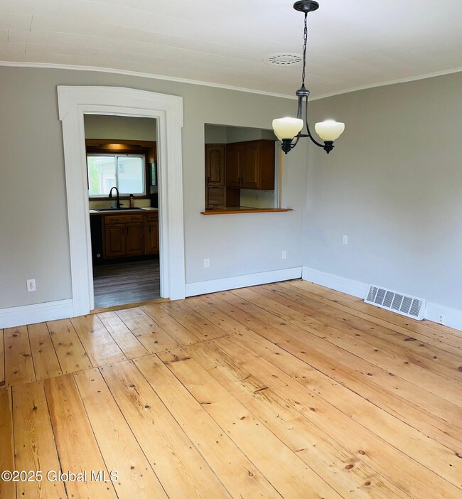 Building Photo - 1529 Clauverwie Rd